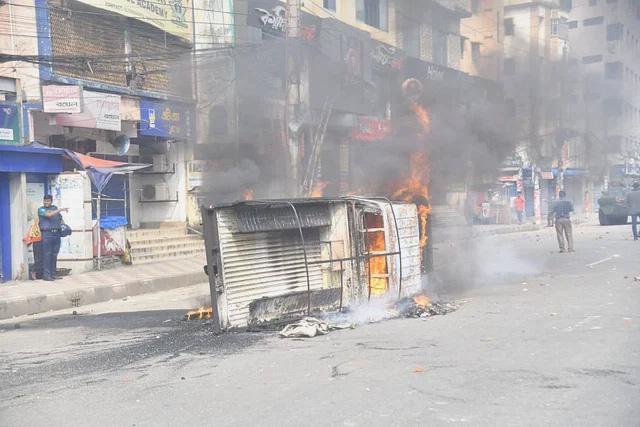 মিরপুর ১৪ নম্বর এলাকায় ‘কাজ না করলে বেতন নয়’ নোটিশ