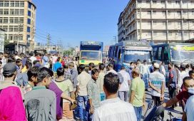 গাজীপুরে ঢাকা-ময়মনসিংহ মহাসড়ক অবরোধ করে পোশাক শ্রমিকদের বিক্ষোভ